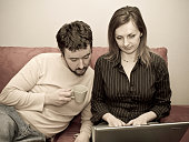 paar-und-notebook.jpg?b=1&s=170x170&k=20&c=DQggKgoQPHeYt0gB4hj3kRVLXzQdWsmNhxK_JvqsbGY=
