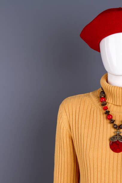 istock Red beret, necklace and yellow sweater. 917699866