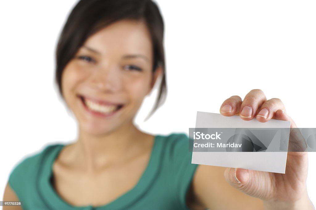 Случайные женщина, держа визитную карточку - Стоковые фото Белый роялти-фри