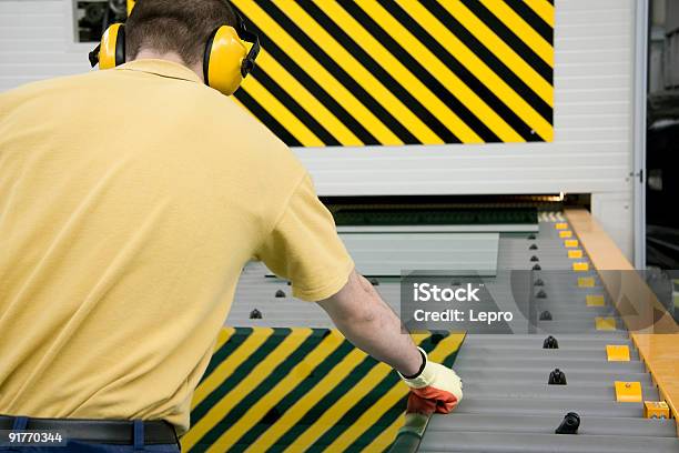 Fábrica De Vidro - Fotografias de stock e mais imagens de Amarelo - Amarelo, Cor preta, Costas