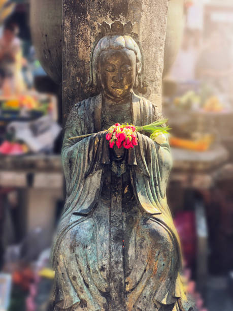 istock Offering flowers at Buddhist temple. 917705120