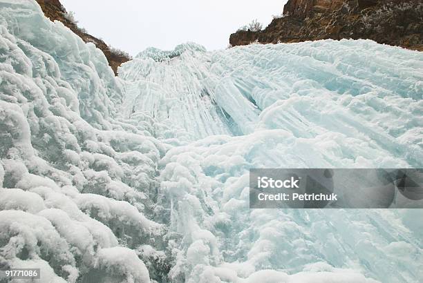 Zimy Lód Wodospad - zdjęcia stockowe i więcej obrazów Bez ludzi - Bez ludzi, Biały, Chłodny