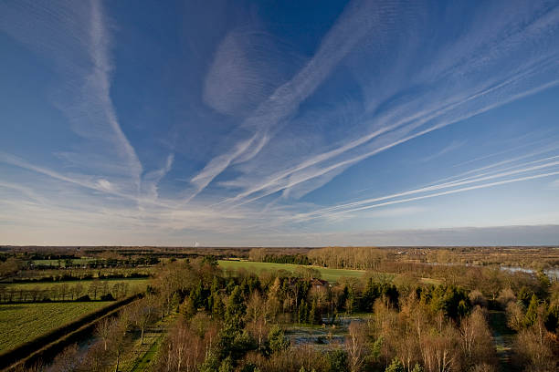 Grande céu sobre plano horizontal, Norfolk Inglês Reino Unido - fotografia de stock