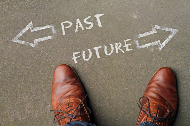 istock Change Management - Stagnation and past or future 917723198