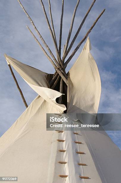 Teepee - Fotografie stock e altre immagini di Ambientazione esterna - Ambientazione esterna, America del Nord, Asta - Oggetto creato dall'uomo