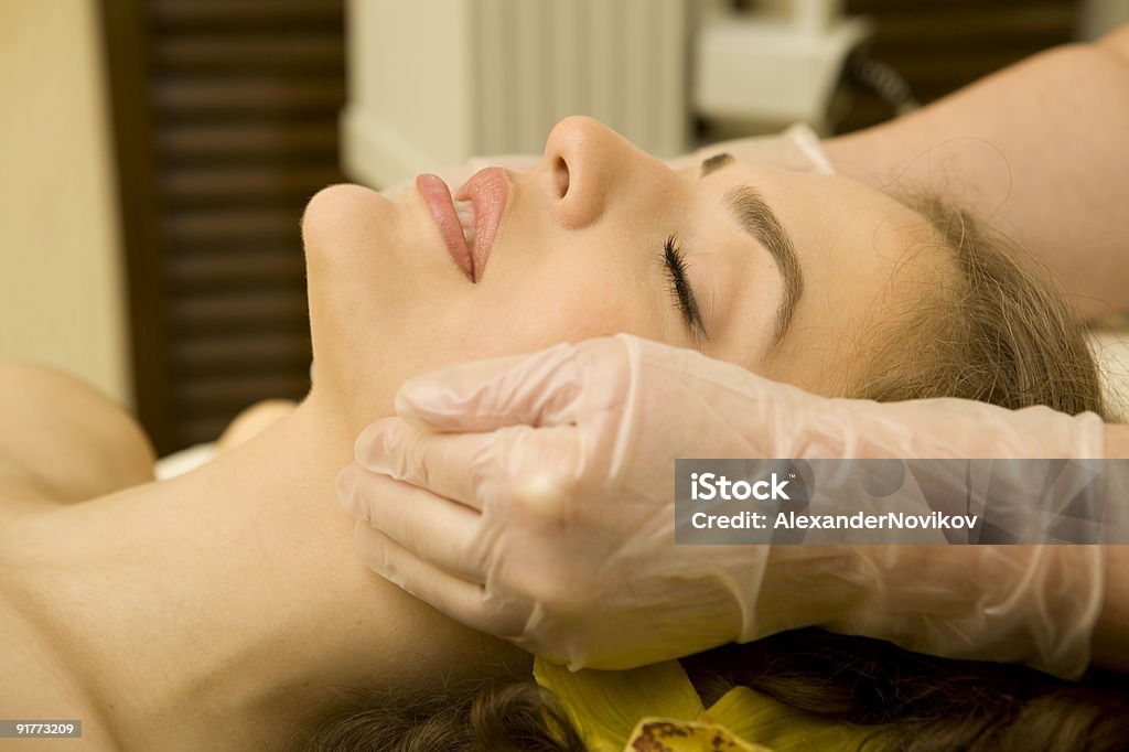 얼굴부위 림프 massage.XXXL - 로열티 프리 얼굴 마사지 스톡 사진