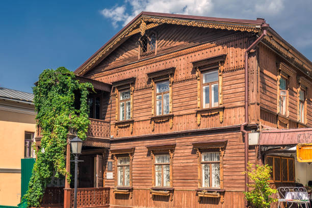 istock Old wooden house 917735352