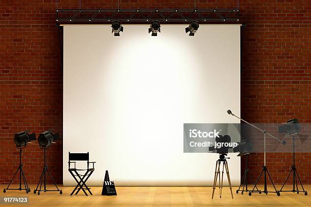 Foto de Cenário De Filme e mais fotos de stock de Cadeira de Diretor - Cadeira de Diretor, Estúdio de Televisão, Indústria Cinematográfica