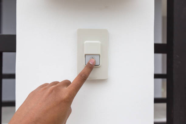 istock Guest is pressing on ringing bell alarm in front of house. 917751436