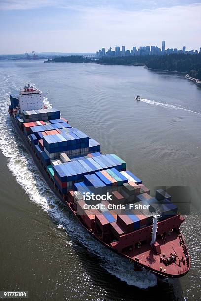 貨物のコンテナー船 - カナダ バンクーバーのストックフォトや画像を多数ご用意 - カナダ バンクーバー, カラー画像, 交通輸送