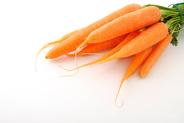 marchew - carrot isolated bunch baby carrot zdjęcia i obrazy z banku zdjęć