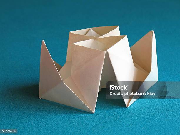 Barco De Papel Origami - Fotografias de stock e mais imagens de Azul - Azul, Branco, Brinquedo