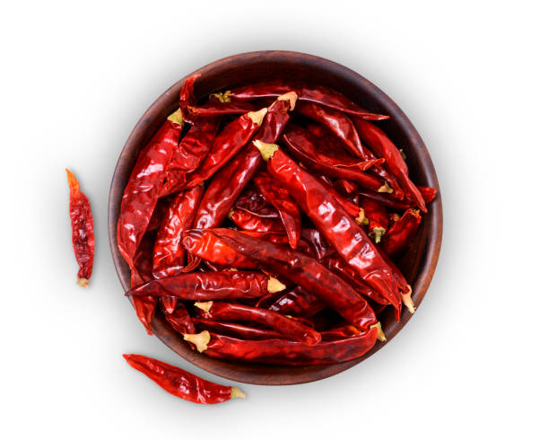 白い背景に分離された木製のボウルに赤唐辛子 - red chili pepper ストックフォトと画像