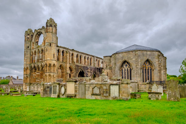 elgin cathedral, historic ruin of a medieval building begun in 1224, located in north-east scotland. - uk cathedral cemetery day imagens e fotografias de stock