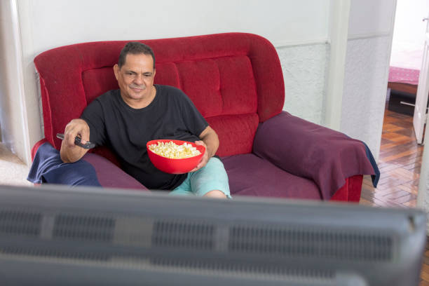 istock Brazilian man at home 917783316