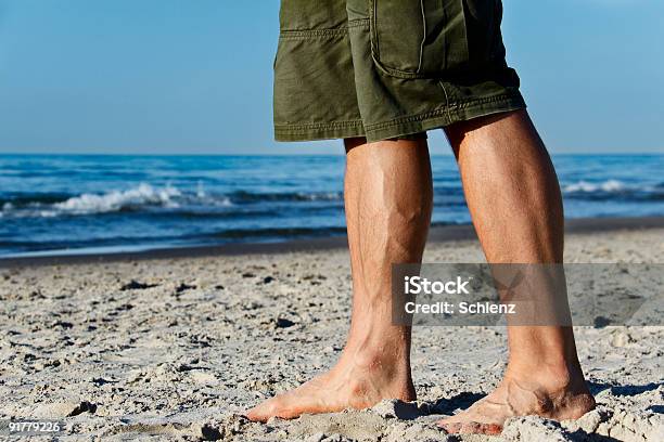 Waden Am Strand - zdjęcia stockowe i więcej obrazów Bez ludzi - Bez ludzi, Boso, Fala - Woda