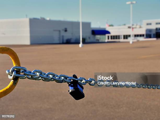 Businessautohaus Geschlossen Stockfoto und mehr Bilder von Autohandlung - Autohandlung, Niemand, Geschlossen - Allgemeine Beschaffenheit