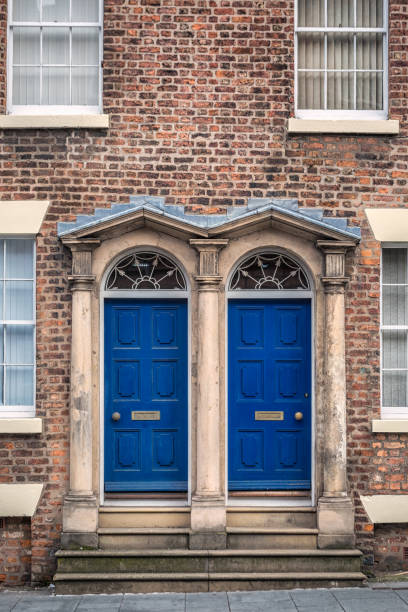istock Old door United Kingdom 917794358