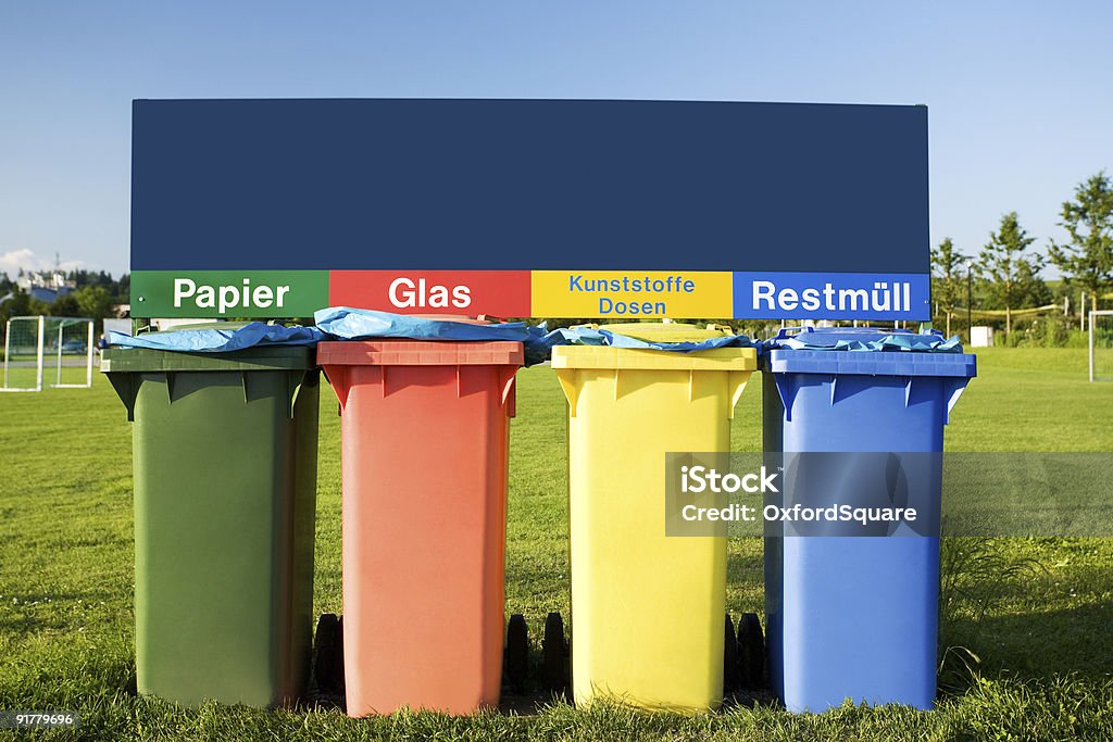 Recycling-Konzept - Lizenzfrei Altglasbehälter Stock-Foto