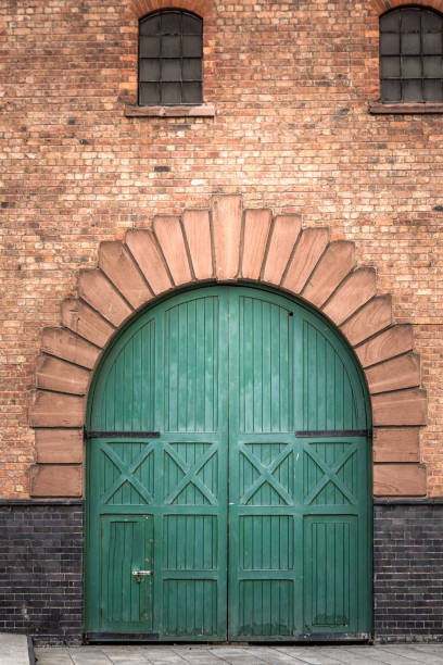istock Old door United Kingdom 917797258