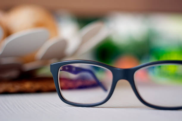 une paire de lunettes de vue - monocle photos et images de collection