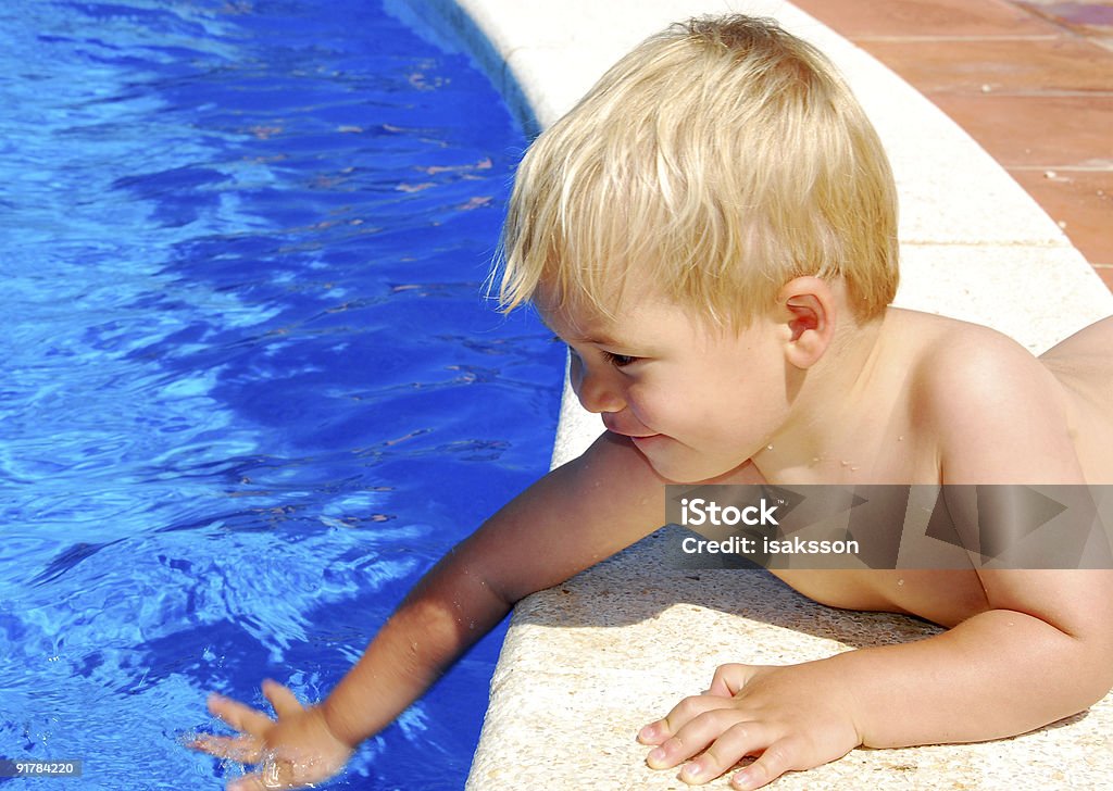 Divertido na piscina - Royalty-free Ao Lado da Piscina Foto de stock