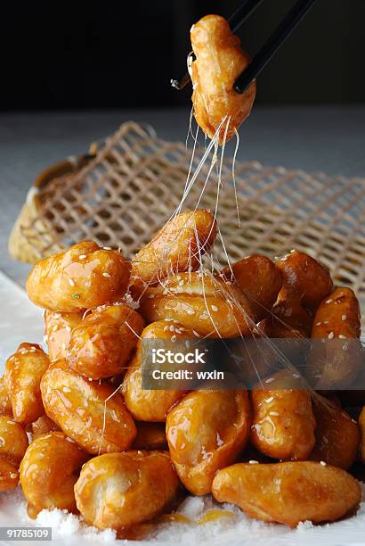 中国 Foodcandied ヤムイモ美味しい中華料理 - アジア大陸のストックフォトや画像を多数ご用意 - アジア大陸, カラー画像, ゴマ粒