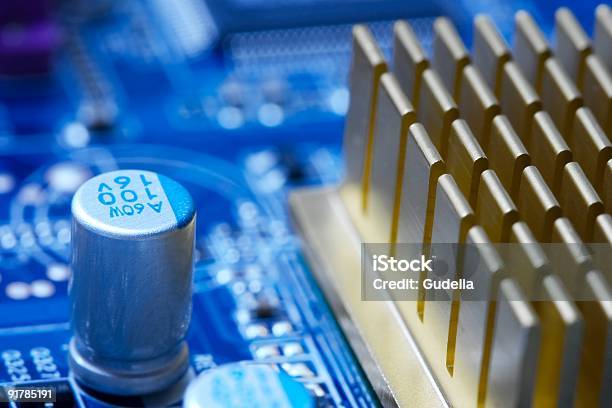 La Electrónica Foto de stock y más banco de imágenes de Azul - Azul, Brillante, Chip - Componente de ordenador