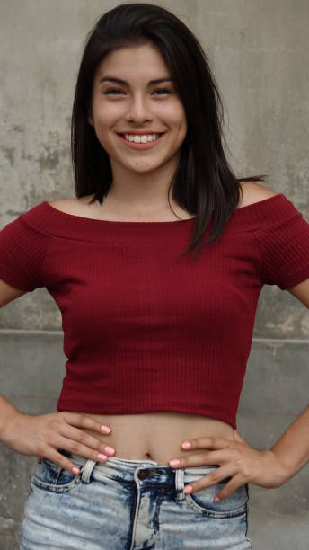 istock Teen Girl Model Pose 917853084