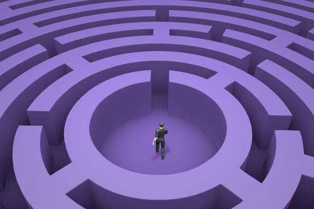 istock Businessman And Circle Maze 917855102