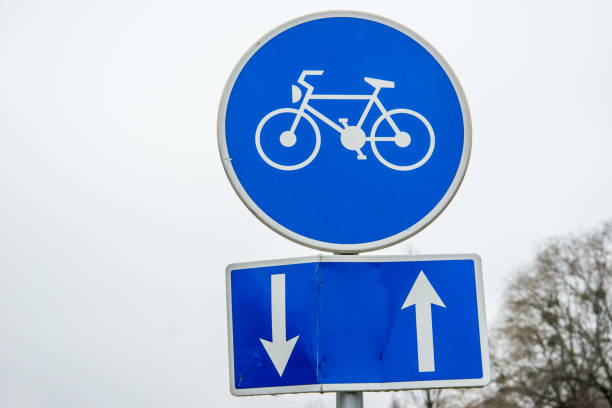istock Bicycle lane, round blue road sign 917855194
