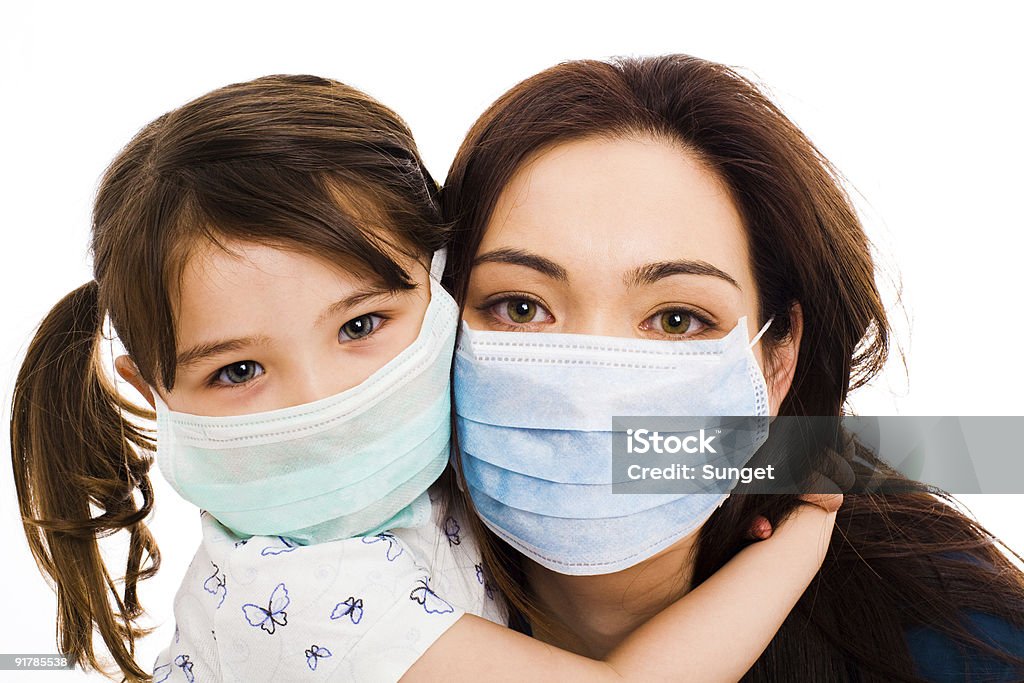 Mère et fille avec un Masque de chirurgien - Photo de Adulte libre de droits