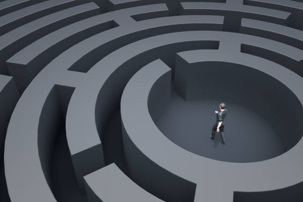 istock Businessman And Circle Maze 917861422