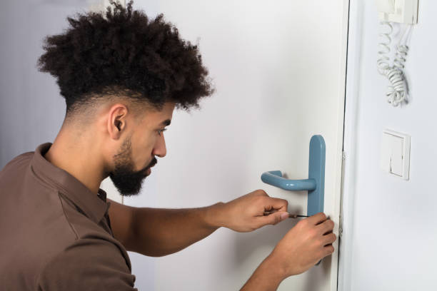 istock Person Opening Door Lock 917885696