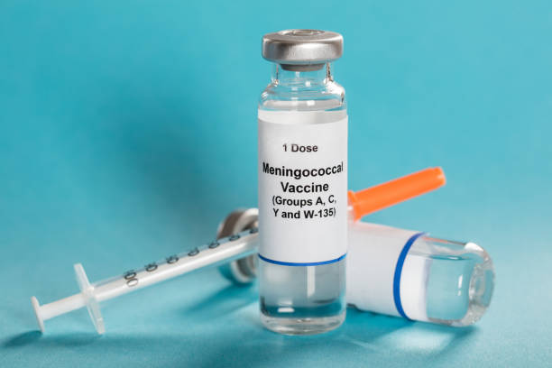vacina meningocócica em frascos com seringa - meningite - fotografias e filmes do acervo