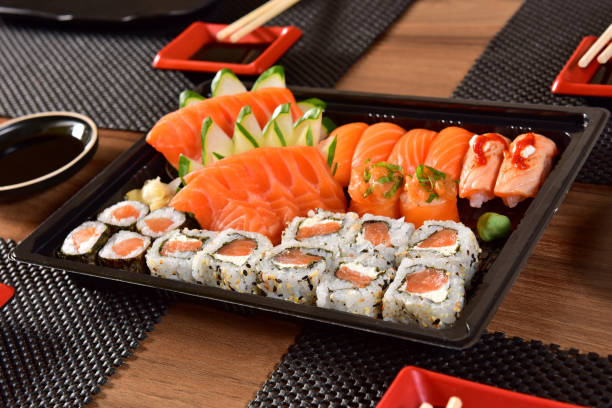 istock Japanese food to go 917896636