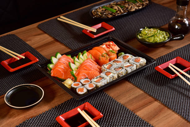 istock Japanese food to go 917897112
