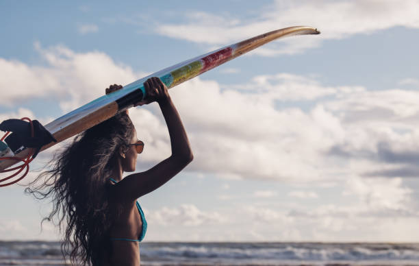 istock Woman loves surfing 917900080