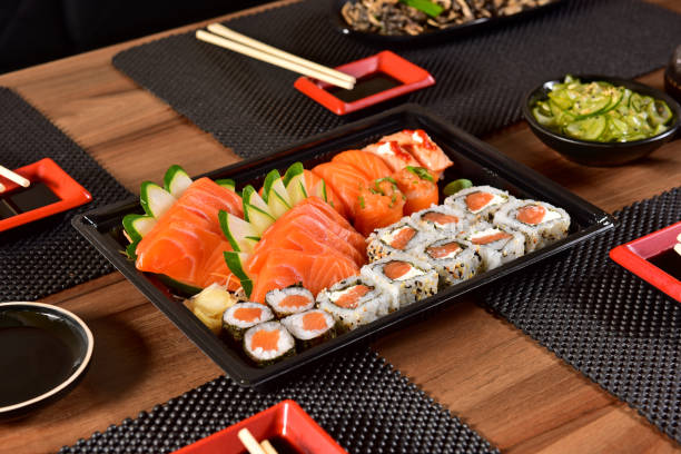 istock Japanese food to go 917908096