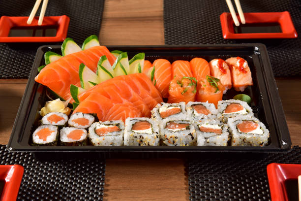 istock Japanese food to go 917908618