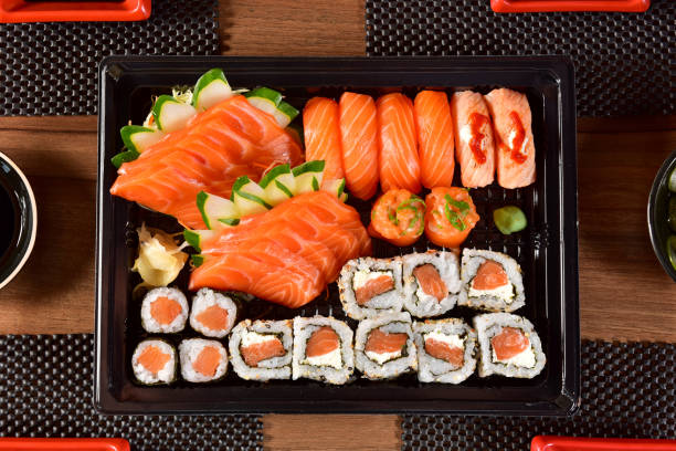istock Japanese food to go 917908886
