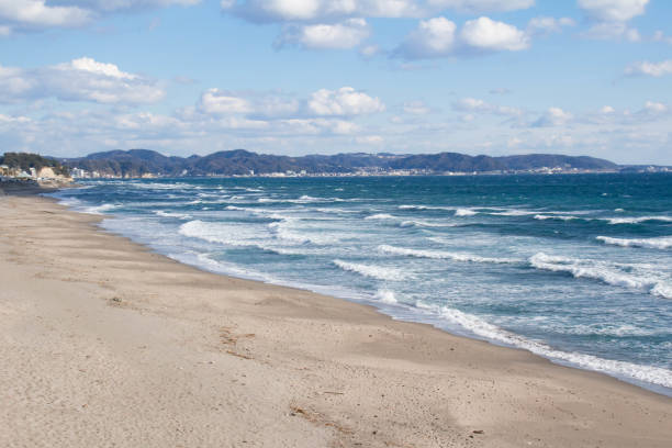 istock Waves to beat on the beach 917947986