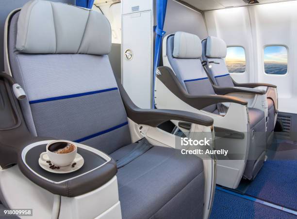 Business Klasse Flugzeug Innen Stockfoto und mehr Bilder von Flugzeug - Flugzeug, Sitzen, Erste Klasse