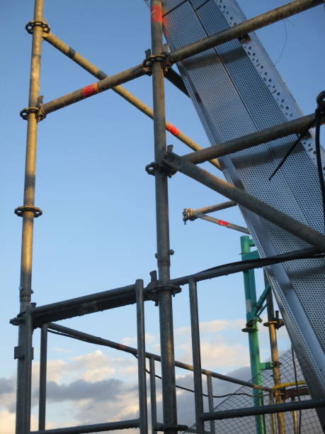 istock Scaffolding mounted for facade remodeling  Paris-France 918024430