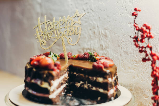 istock Cake with Happy Birthday sign 918035508