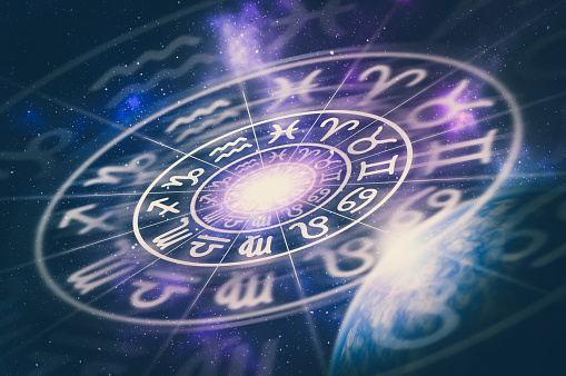 Signos del zodiaco astrológico dentro del círculo del horóscopo photo