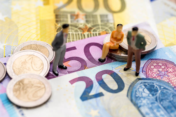 istock small people in the euro - close-up 918046782