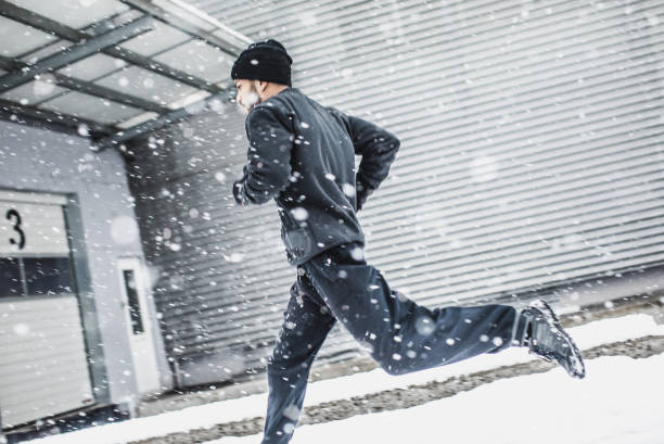 istock Male Athlete Exercising Outdoors in Winter 918050920