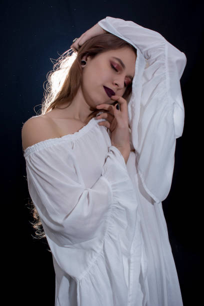 istock Beautiful sexy woman 918051048