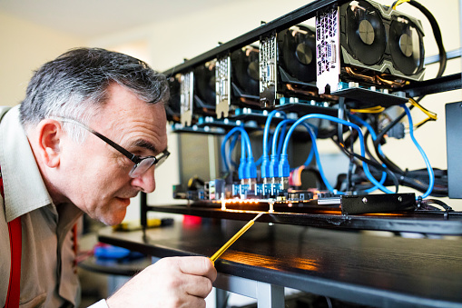 Gpu Engineer Mature Engineer Set Up Gpu Mining Rig Stock Photo - Download Image Now ...